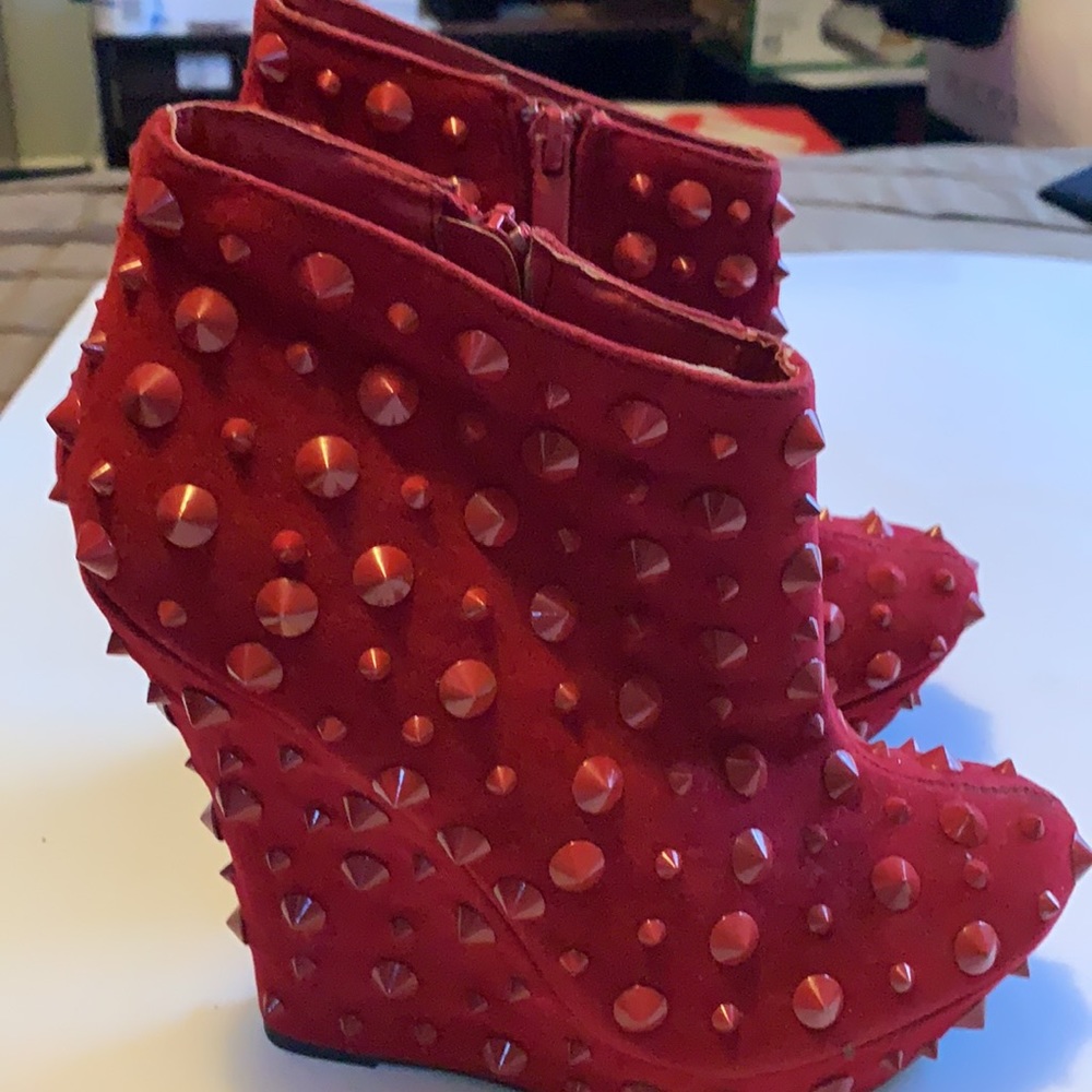 Red Heels - Picture 2 of 4
